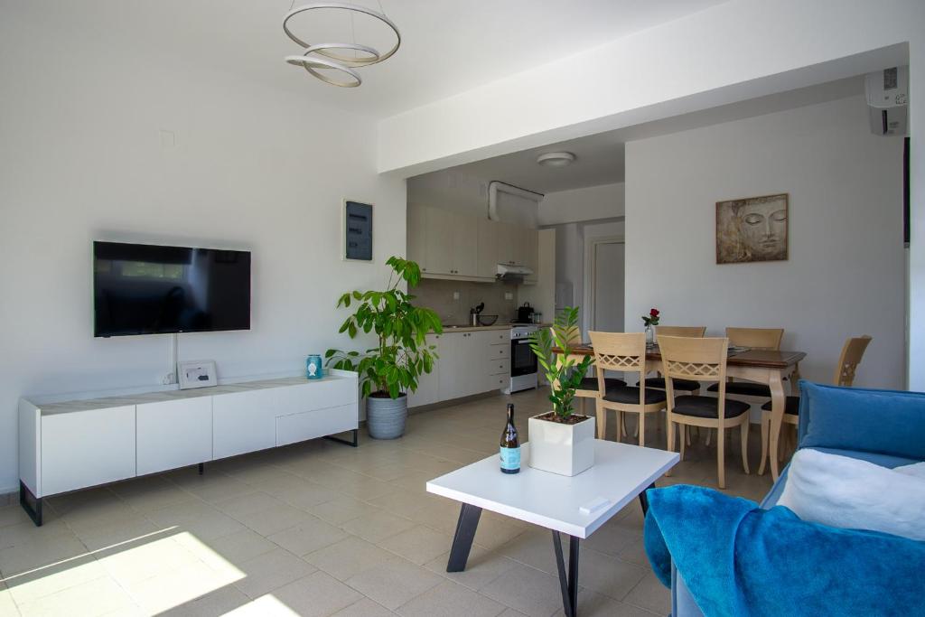 TV a/nebo společenská místnost v ubytování Sweet Sissi Homes