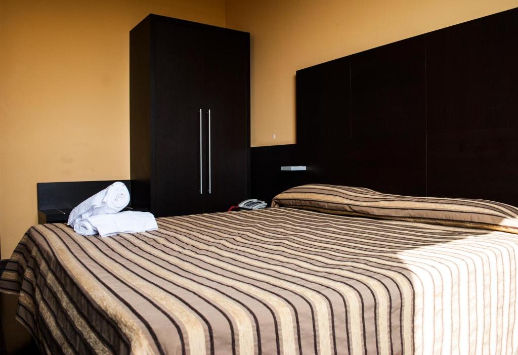 Postel nebo postele na pokoji v ubytování Vercelli Palace Hotel