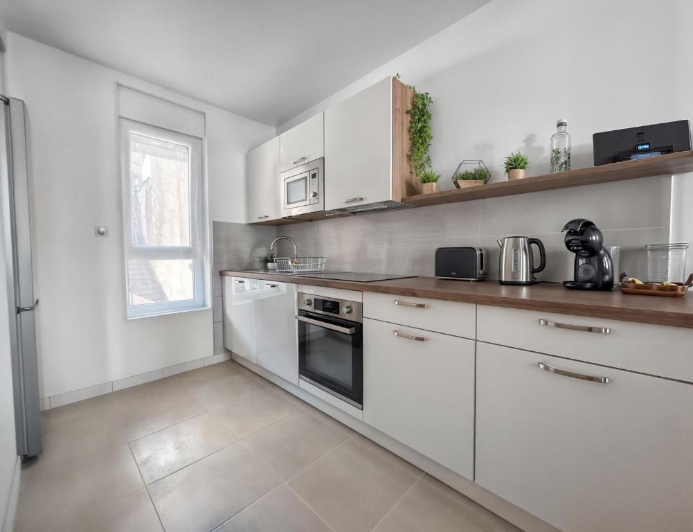 Køkken eller tekøkken på Maison de ville avec garage privé