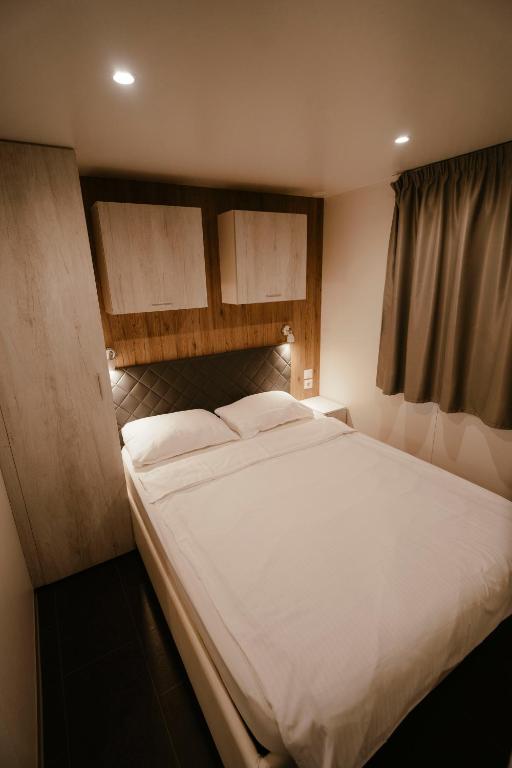 Postel nebo postele na pokoji v ubytování Mobile Home Amélie