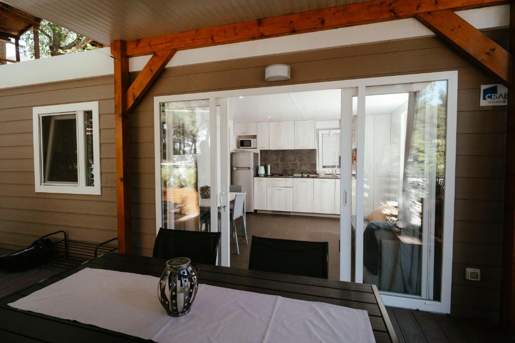 Kuchyň nebo kuchyňský kout v ubytování Mobile Home Amélie