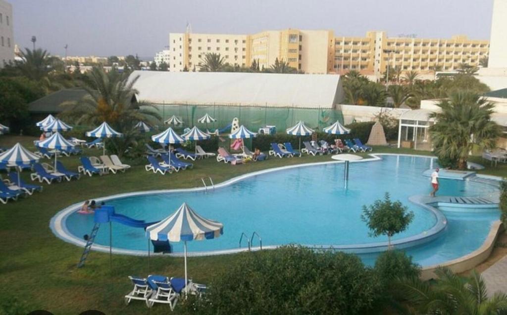 Bazén v ubytování Yasmina Hotel Appartment nebo v jeho okolí