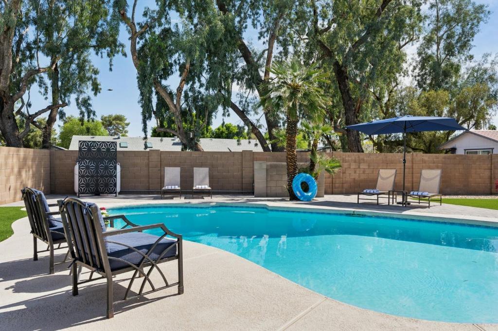 Swimmingpoolen hos eller tæt på Lux Lasso by PaseoHomesAZ