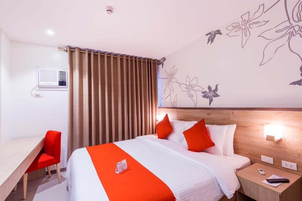 Postel nebo postele na pokoji v ubytování Azalea Hotels & Residences Boracay