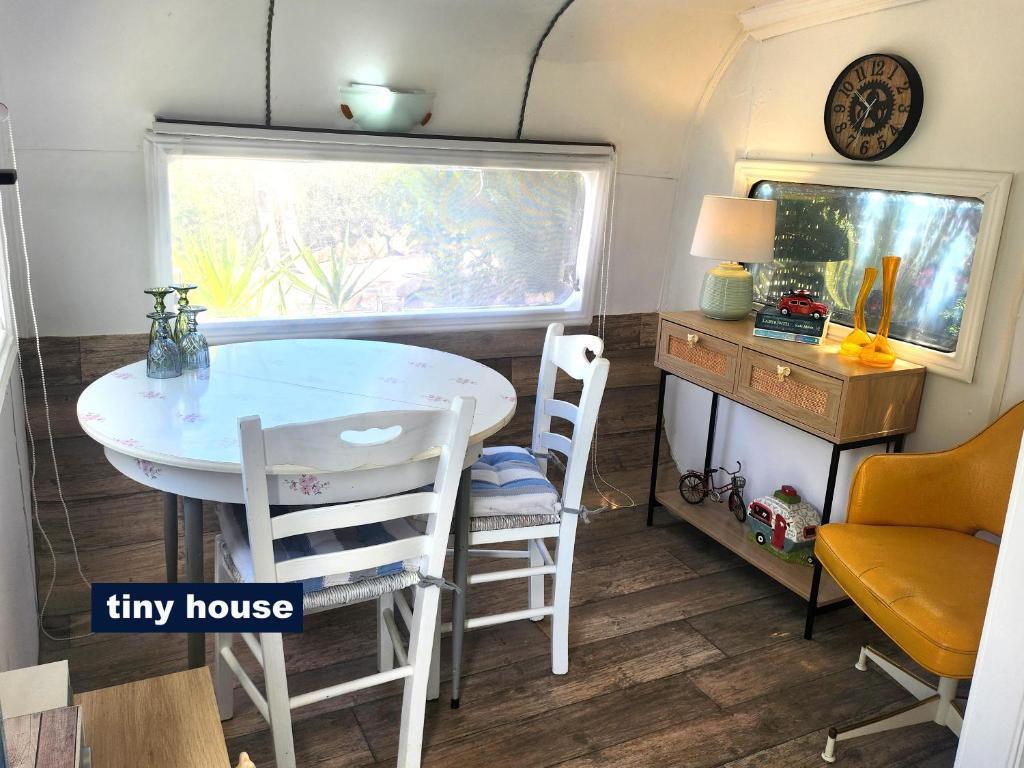 Kuchyň nebo kuchyňský kout v ubytování Dream Tiny House or Luxus Tent with pool