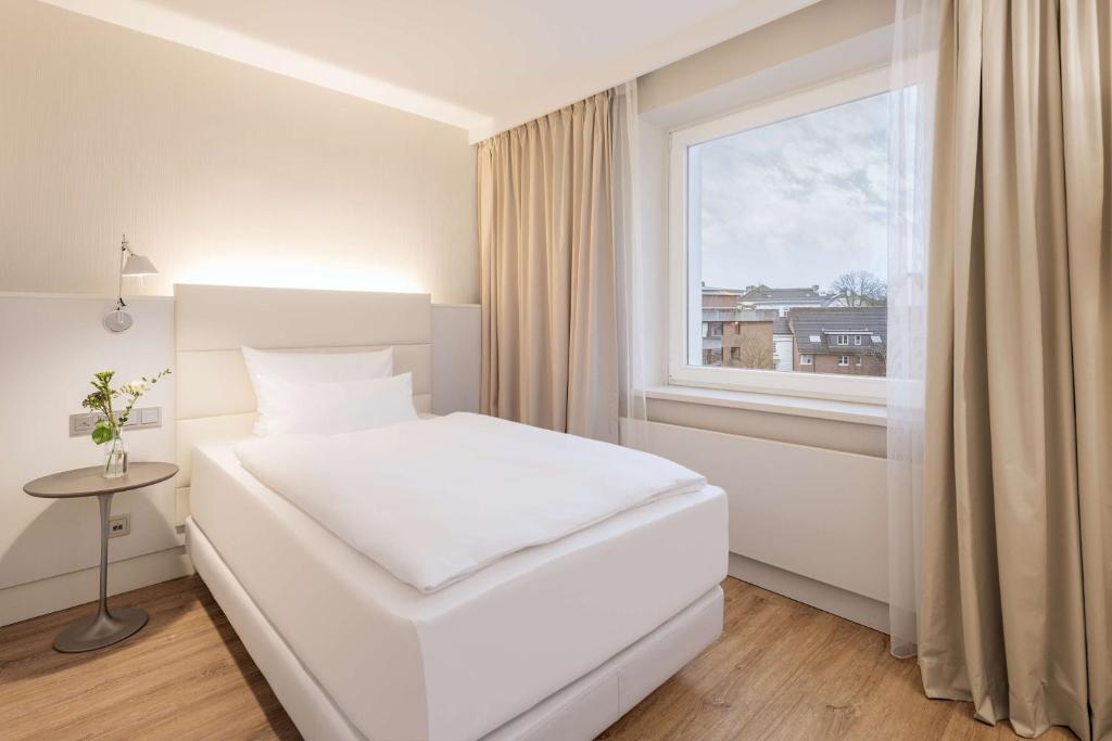 Postel nebo postele na pokoji v ubytování NH Hamburg Mitte
