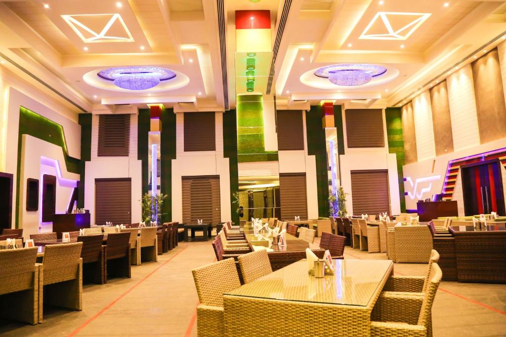 Restaurace v ubytování The Vivaan Hotel & Resorts Karnal