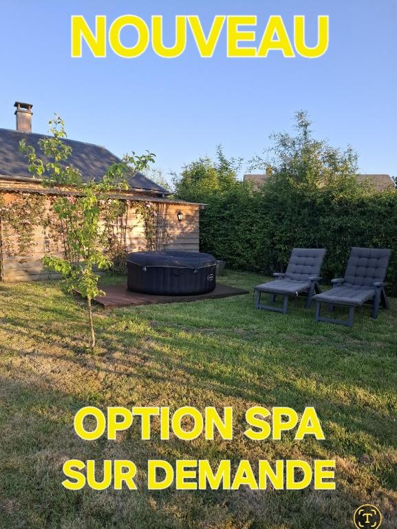 une publicité pour un sauna dans une cour avec deux bancs dans l'établissement La Champêtre, à Beaumesnil