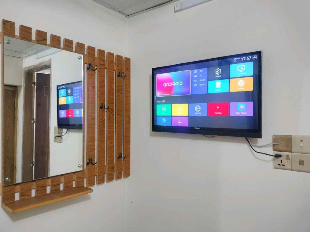 TV a/nebo společenská místnost v ubytování Hotel Dhanmondi Residential