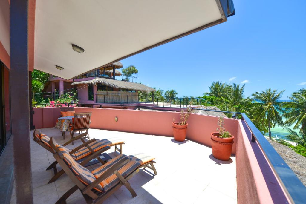 Balkón nebo terasa v ubytování Signature Boracay Punta Rosa