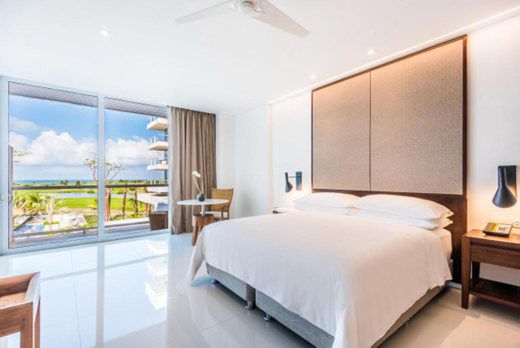 Postel nebo postele na pokoji v ubytování Dreams Karibana Cartagena Golf & Spa Resort