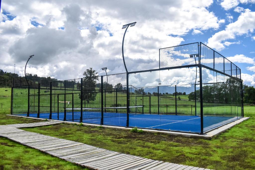 Tenis a/nebo squash v ubytování Bahía Coique nebo okolí