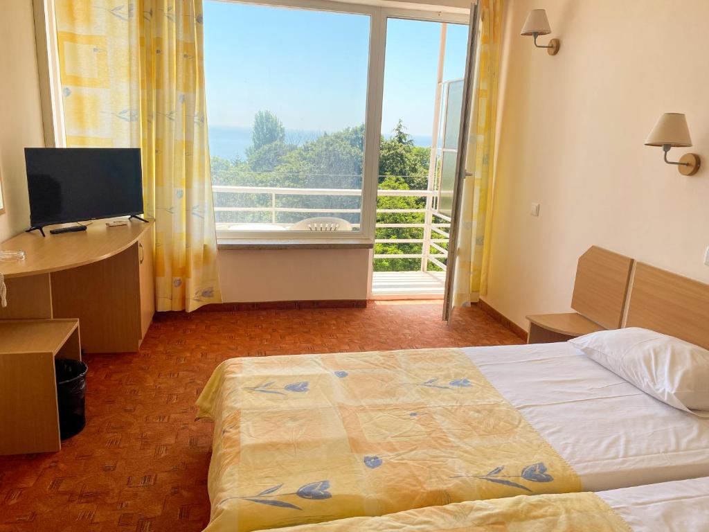 Ліжко або ліжка в номері Vezhen Hotel - Free Parking