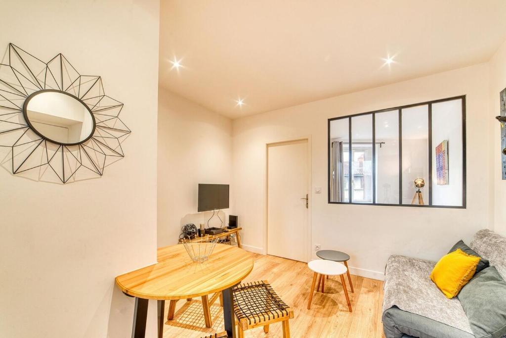 TV a/nebo společenská místnost v ubytování ღ Victor Hugo - 1ch - Central - Lyon & Gare Tassin