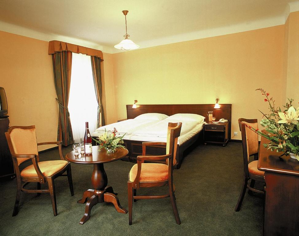Postel nebo postele na pokoji v ubytování Hotel Certovka