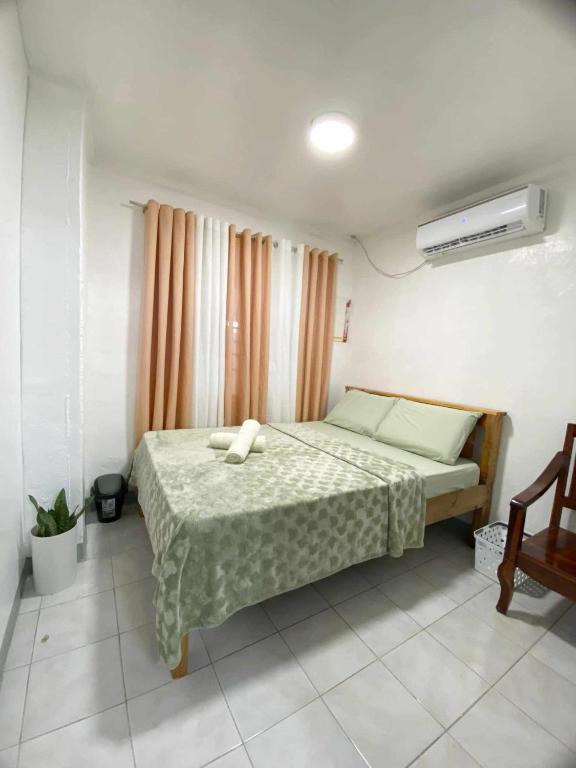 Giường trong phòng chung tại CVT Transient