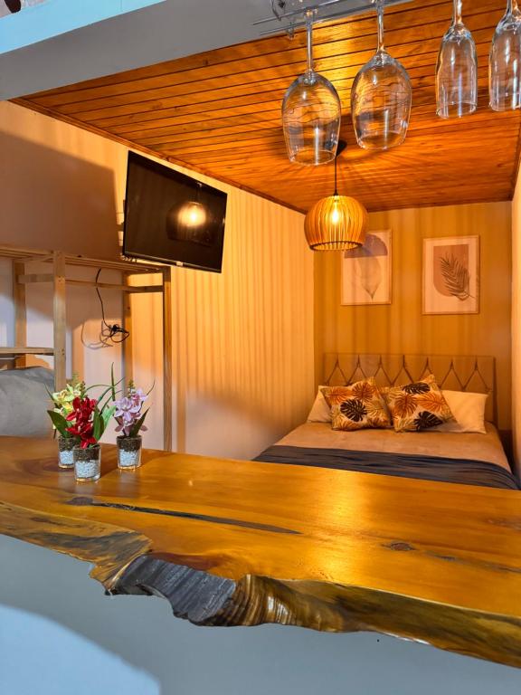 a bedroom with a bed with two cats laying on it at My Yellow House Casal in Campos do Jordão