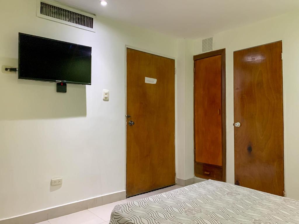 TV a/nebo společenská místnost v ubytování Hotel Veleros Cartagena
