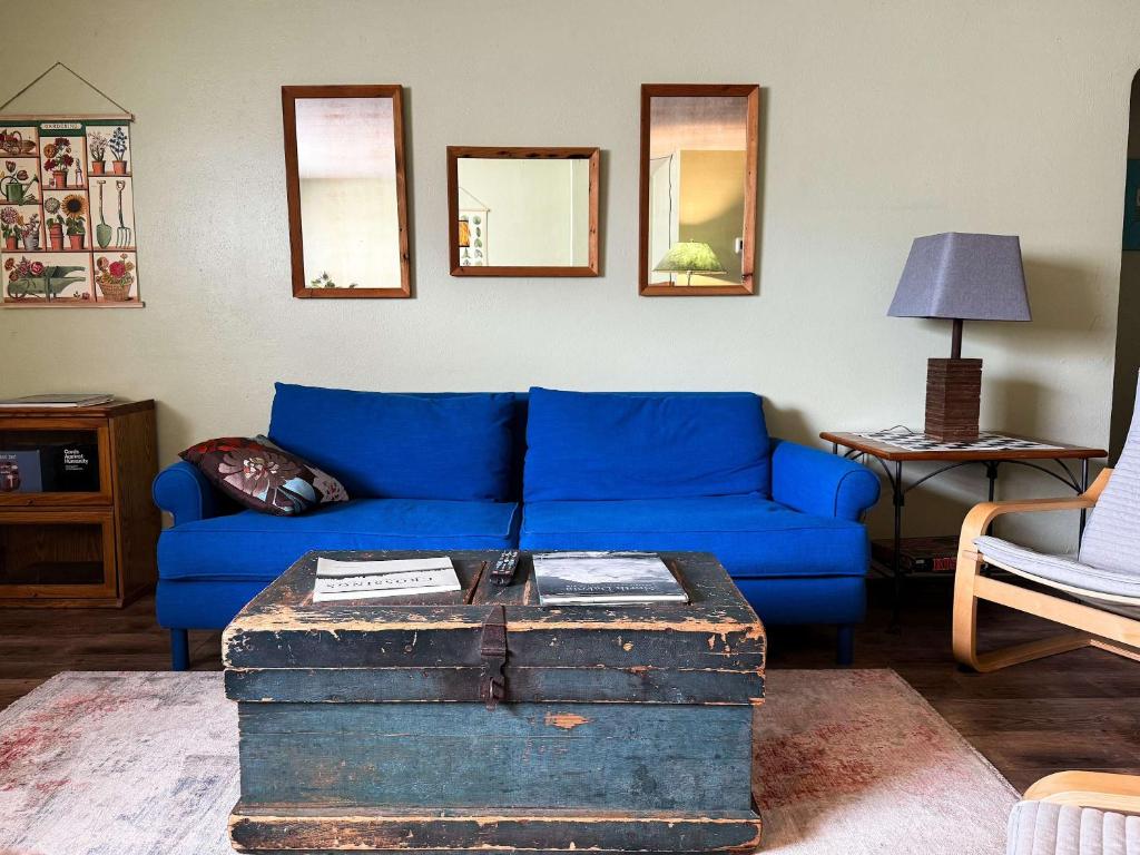 Χώρος καθιστικού στο Peaceful Hideaway in Central Fargo