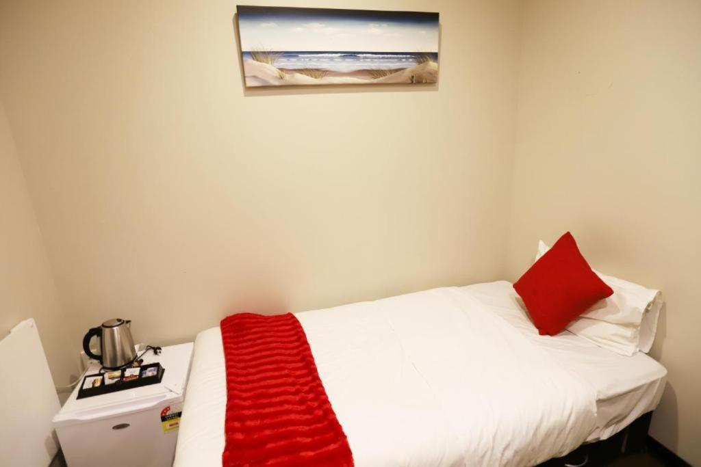 
Single Room with Shared Bathroom
