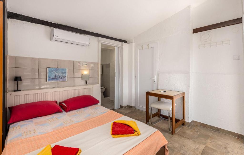 Posteľ alebo postele v izbe v ubytovaní Beach Front Home In Klada