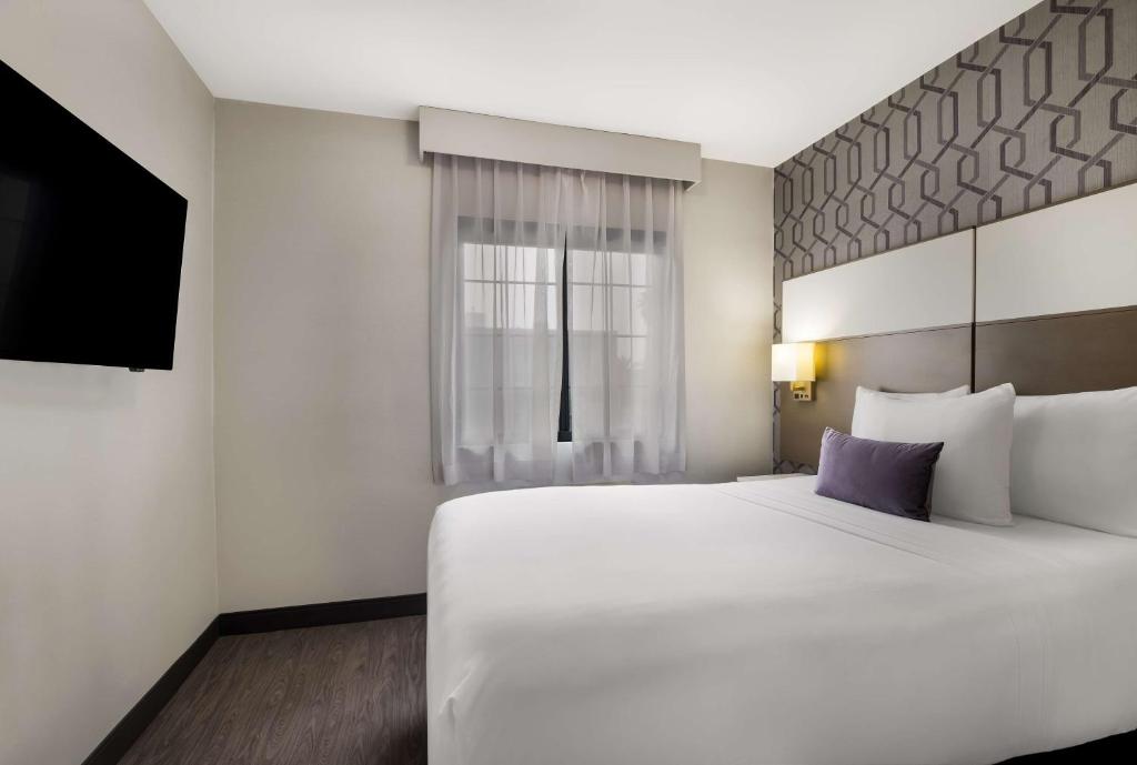 Sunset West Hotel, SureStay Collection By Best Western photo
