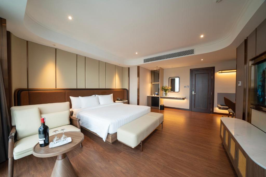 Charm Signature VIP 1 - Top Floor with City View - Included Afternoon Tea