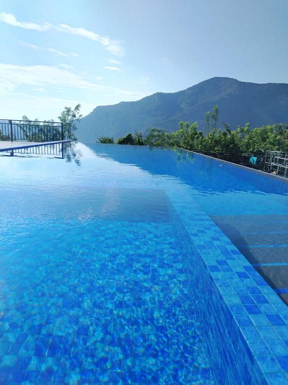 Bazén v ubytování CRYSTAL RIVERSTON DECK nebo v jeho okolí