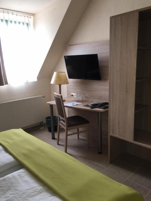 TV a/nebo společenská místnost v ubytování Hotel Landsberg