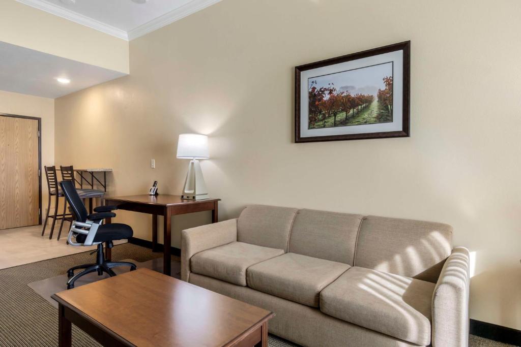 Posezení v ubytování Best Western Plus Grapevine Inn
