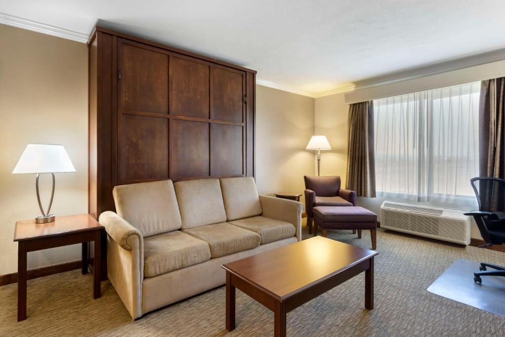 Posezení v ubytování Best Western Plus Grapevine Inn
