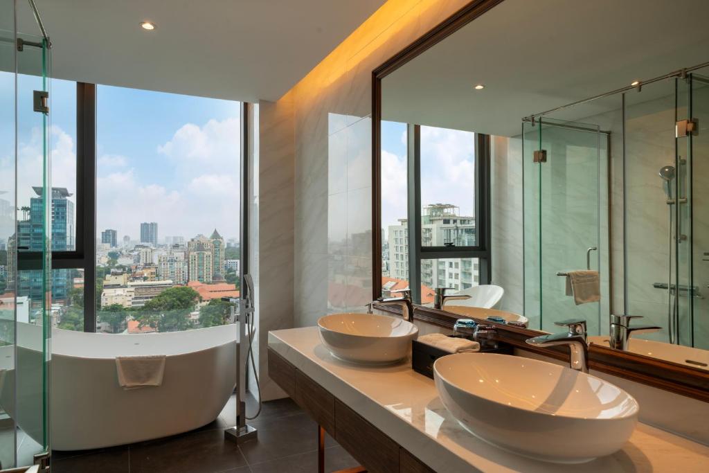 Charm Signature VIP 2 - Triple - Top Floor with City View - Included Afternoon Tea
