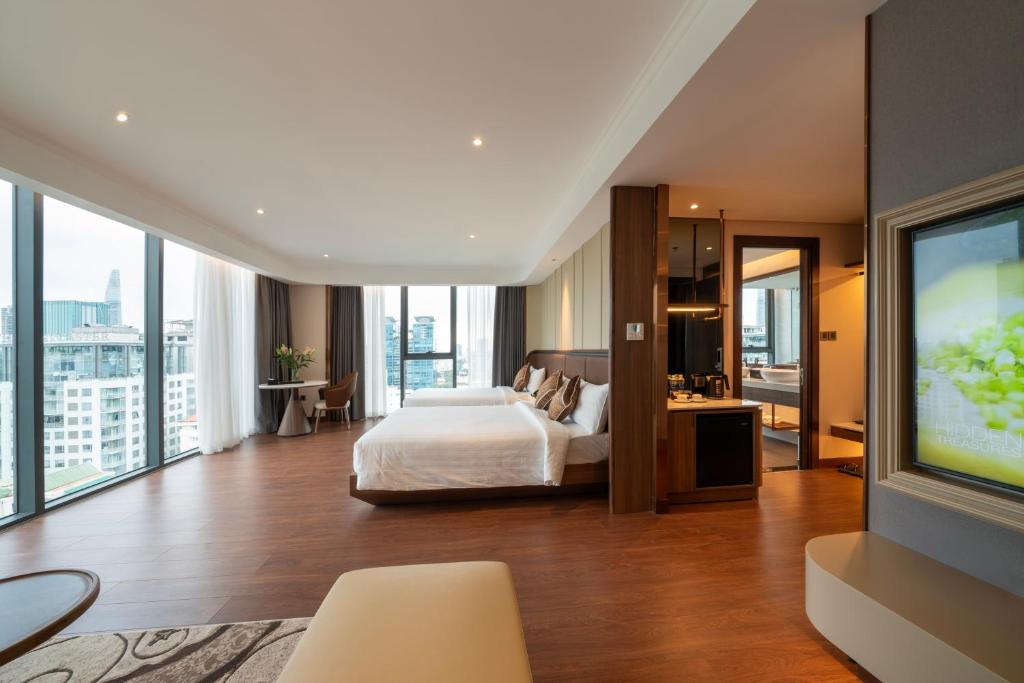 Charm Signature VIP 2 - Triple - Top Floor with City View - Included Afternoon Tea