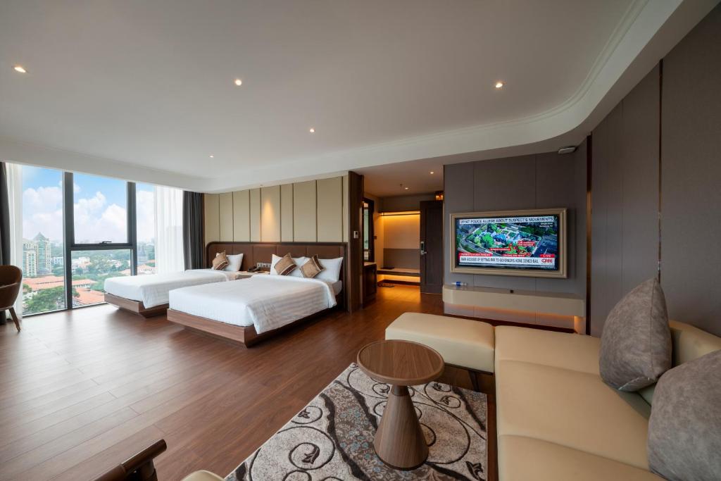 Charm Signature VIP 2 - Triple - Top Floor with City View - Included Afternoon Tea
