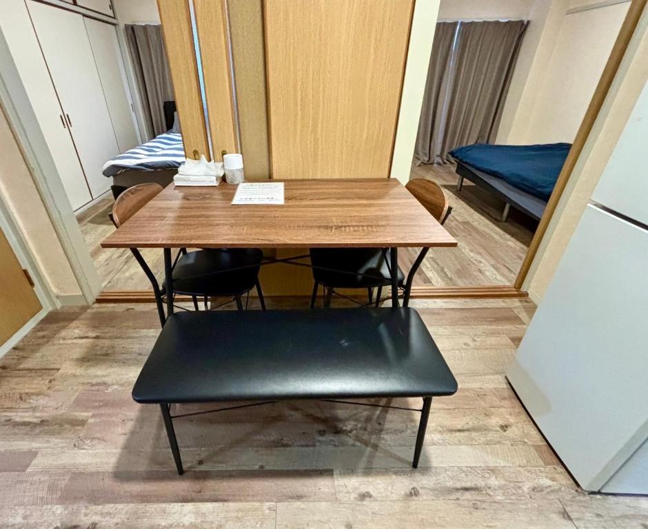 Two bed rooms with three large beds close to Shinsaibashi,
