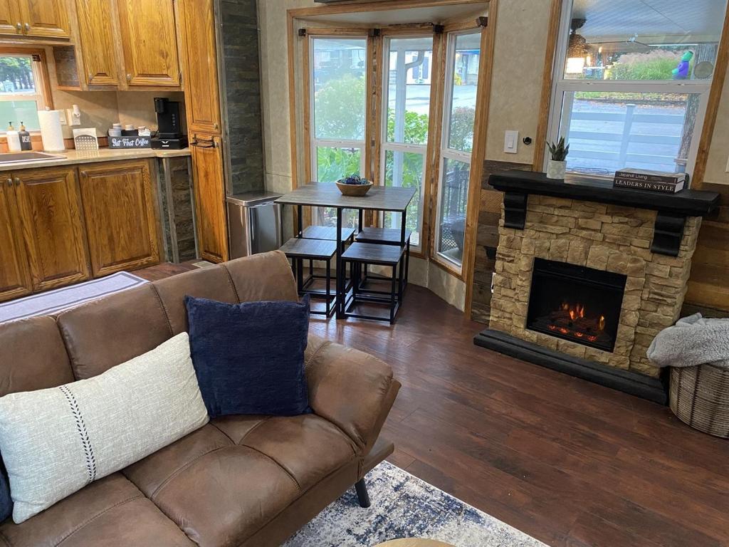 Kuchyň nebo kuchyňský kout v ubytování Homey Villa with Loft in Bloomington