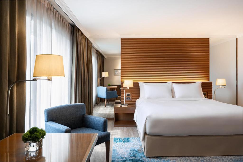 
Junior Suite King with Exclusive Benefits 
