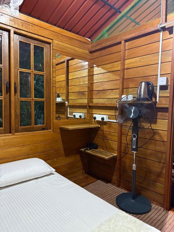 Postel nebo postele na pokoji v ubytování Ella Jungle Inn Homestay And Tree House