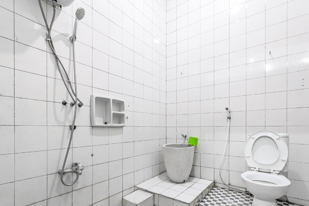 Urbanview Alza by RedDoorz - Villa