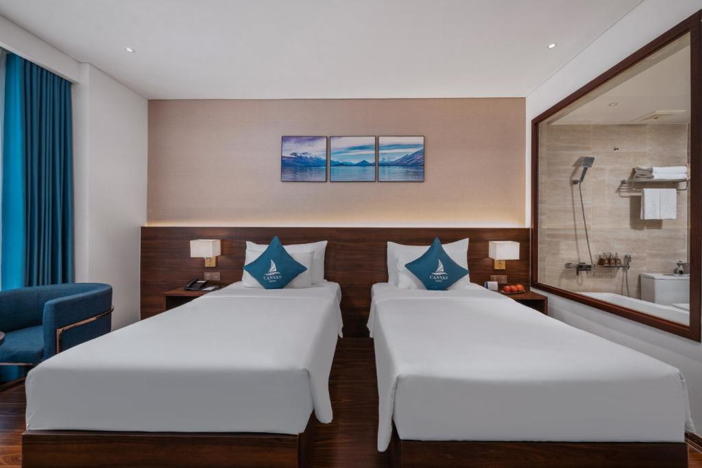 Grand Premier Twin Room with Partial Ocean View