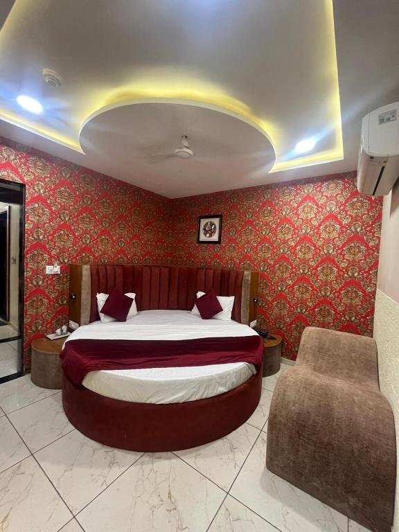 Postel nebo postele na pokoji v ubytování Hotel Mahaveer