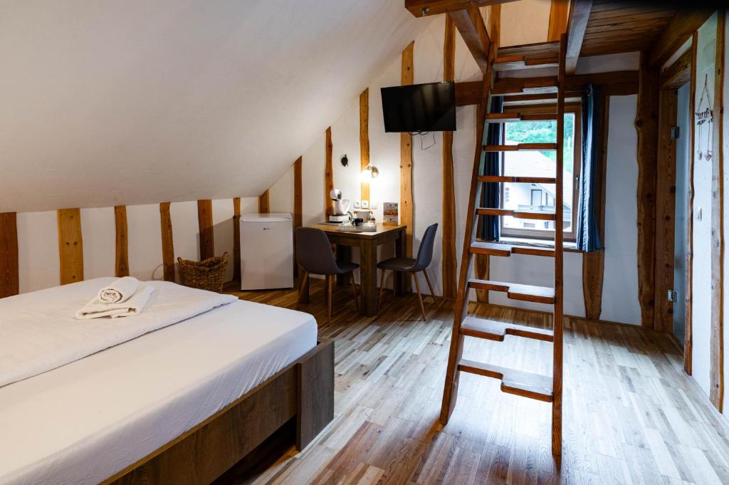 Postel nebo postele na pokoji v ubytování Turistična kmetija Grabnar