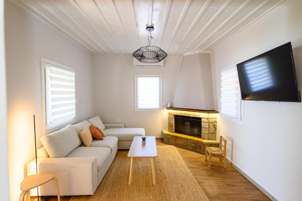 TV a/nebo společenská místnost v ubytování Salty Noses Beach House Paradise Perfect for Families
