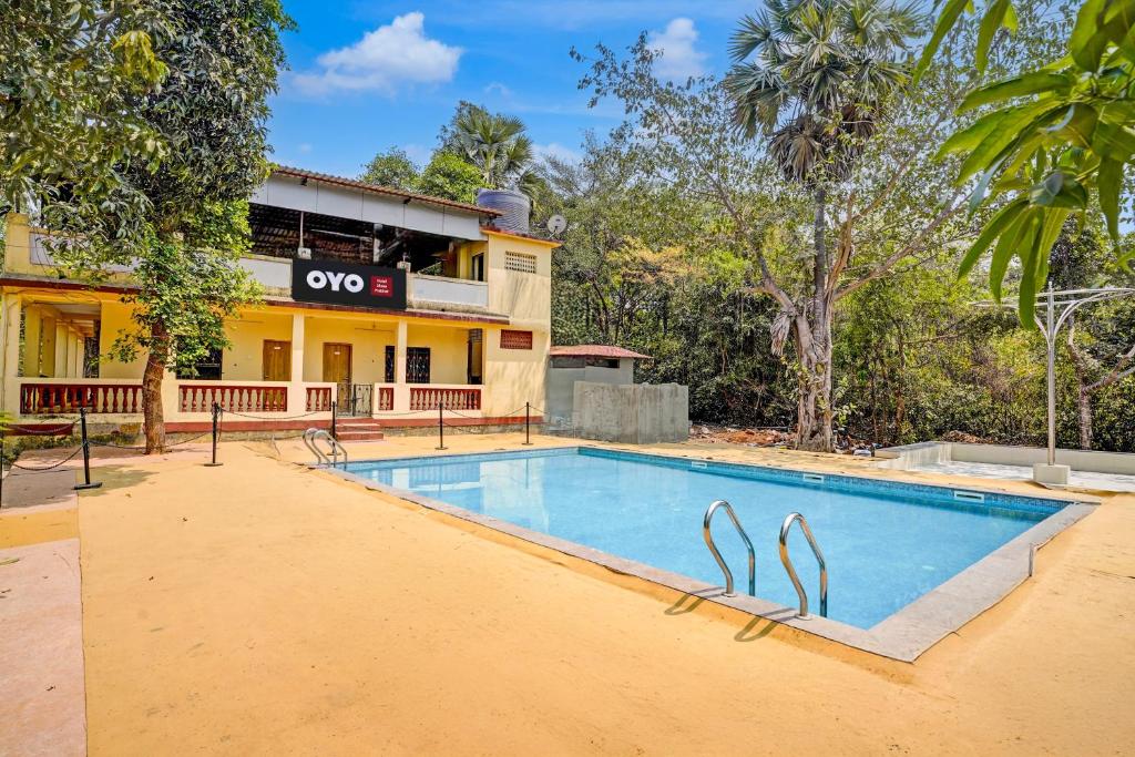 Bazén v ubytování Hotel O Shree Prabhat nebo v jeho okolí