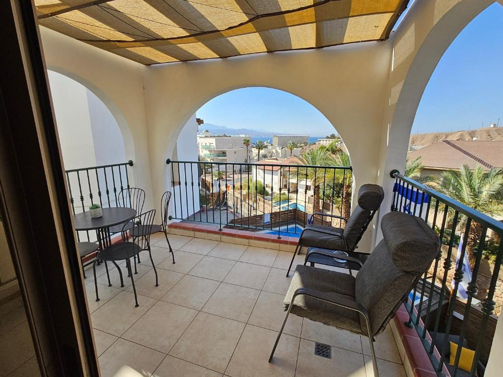 Ein Balkon oder eine Terrasse in der Unterkunft shohamseaview