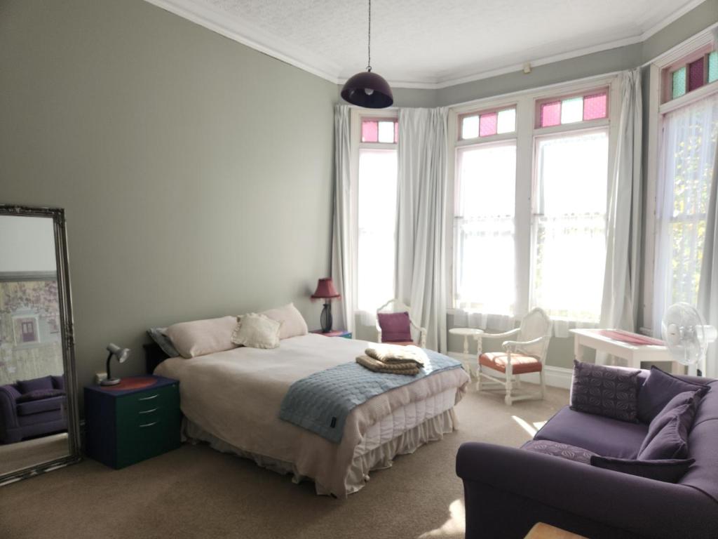 Postel nebo postele na pokoji v ubytování Quirky Villa Homestay