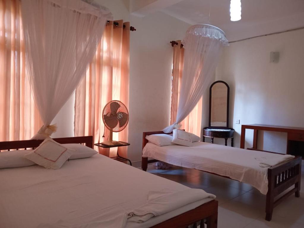 Postel nebo postele na pokoji v ubytování Ajanthas' Homestay