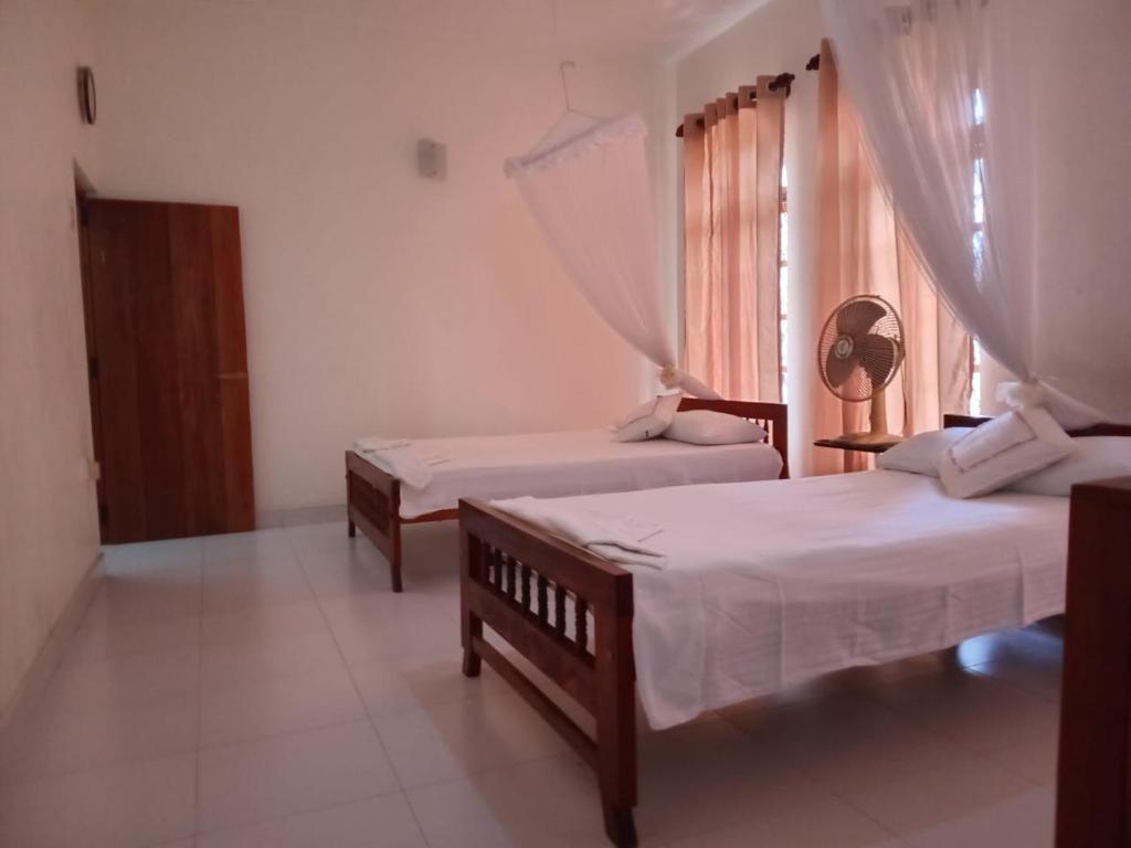 Postel nebo postele na pokoji v ubytování Ajanthas' Homestay