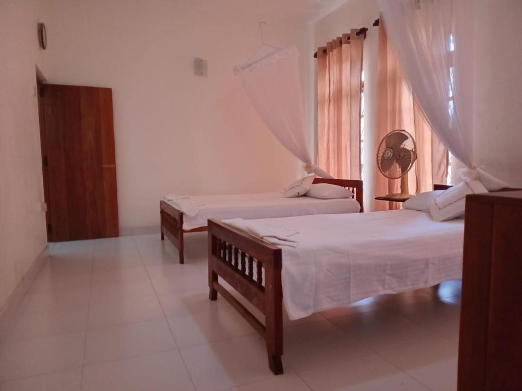 Postel nebo postele na pokoji v ubytování Ajanthas' Homestay