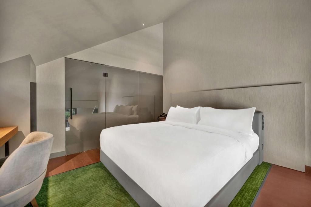 Cama ou camas em um quarto em Hilton Porto Gaia